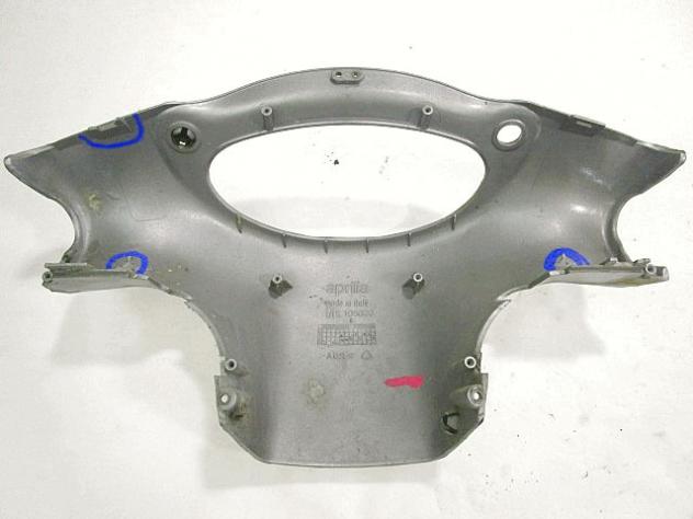 CARENA INTERNA MANUBRIO APRILIA SCARABEO 100 4T 1999 - 2002 AP8268102 REAR HANDLEBAR FAIRING ATTACCO DANNEGGIATO CON GRAFFI - Foto 3