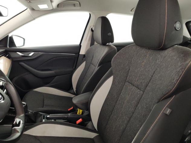 Škoda Kamiq 1.0 TSI 95cv BLACK DOTS - Foto 8