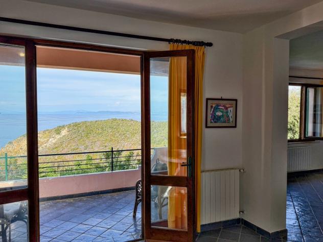 VILLA di 10 vani e di 243 mq (PORTOFERRAIO) rif. 119_4