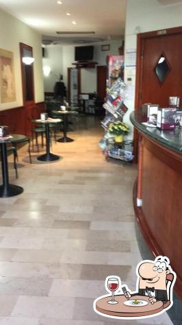 Alassio, vendesi muri di bar caffetteria.