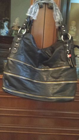 borsa nera con cerniere