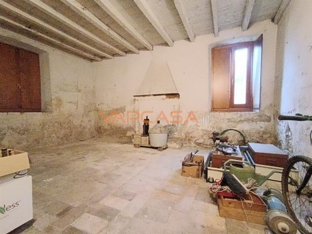 CORTE CON DUE FABBRICATI INDIPENDENTI DA RISTRUTTURARE - Foto 18