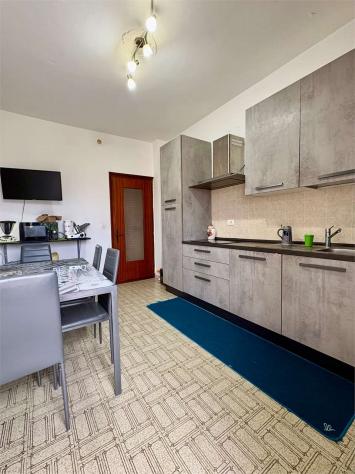 V005490 - AMPIO TRILOCALE CON TERRAZZO ANGOLARE E GARAGE - Foto 8