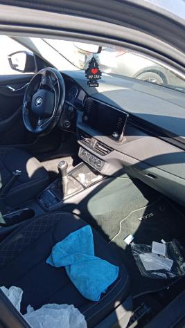 Skoda Kamiq 1.0 TSI Ambition SINISTRATA - Foto 8