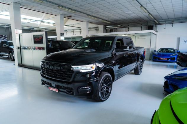 RAM 1500 LIMITED NIGHT EDITION 5.7L V8 398CV E- Torque
