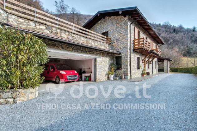 Villa di 234 m² con 5 locali e box auto doppio in vendita a Luzzana