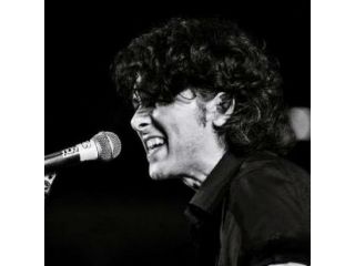 LEZIONI DI CANTO POP - ROCK e CHITARRA BASE.