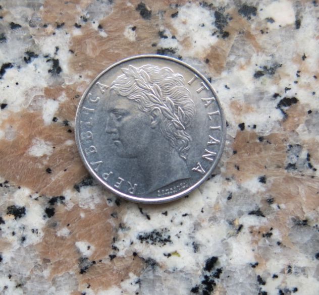 100 £ DEL 1973 SENZA LA (L) REP. ITALIANA IN FIOR DI CONIO CON DIFETTO DI CONIO - Foto 2