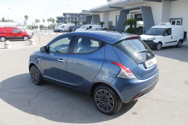 Lancia Ypsilon 1.0 FireFly 5 porte S&S Hybrid Silver - Foto 5
