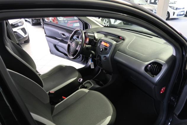 Toyota Aygo Connect 1.0 VVT-i 5 porte x-cool Automatica - Foto 10