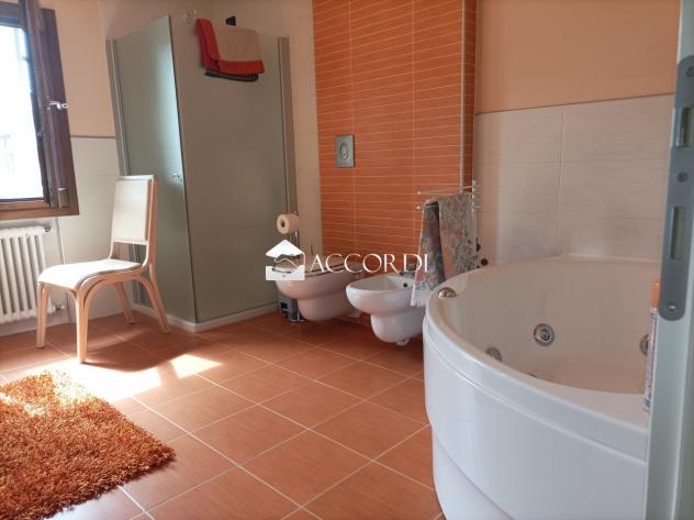 CASA INDIPENDENTE di 10 vani e di 620 mq (SANTA LUCIA DI PIAVE) rif. RAZ08 - Foto 9