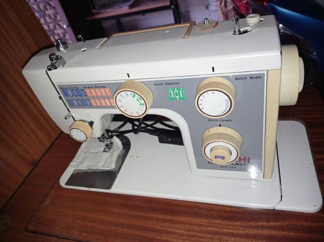 macchina da cucire elettrica Necchi Mille Punti mod. 520