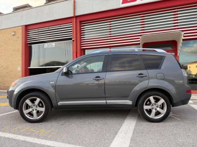 Mitsubishi Outlander 2.0 di-d Instyle dpf, 7 POSTI! - Foto 4