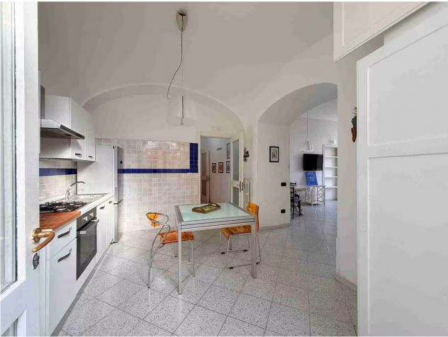 AMPIO APPARTAMENTO CON GIARDINO PRIVATO, 2 POSTI AUTO E DOPPIO INGRESSO - Foto 3