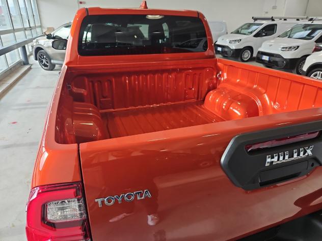 Toyota Hilux 2.8 D-4D 48V A/T 4WD DC Invincible - Foto 6