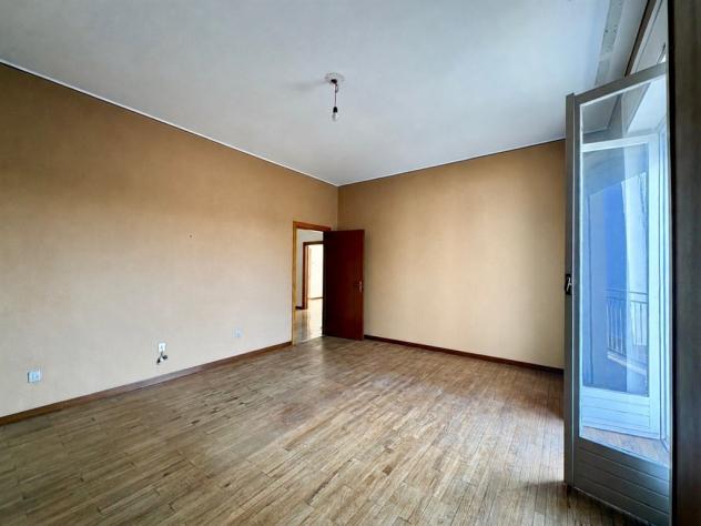 CONCOREZZO – APPARTAMENTO AMPIA METRATURA CON TRIPLA ESPOSIZIONE E GRANDI POTENZIALITÀ - Foto 11