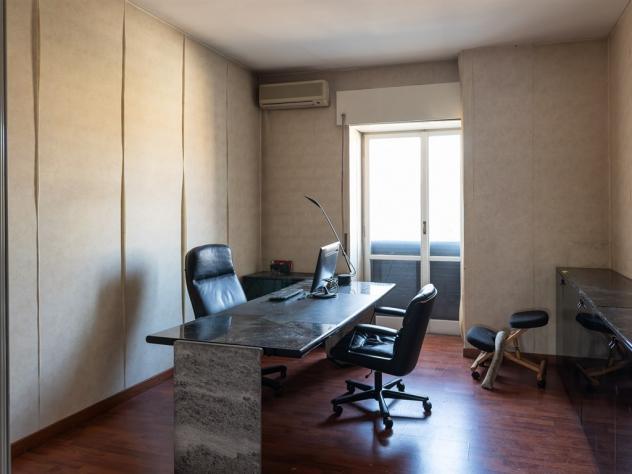 MONZA Centro - ampio ufficio arredato in locazione - Foto 8