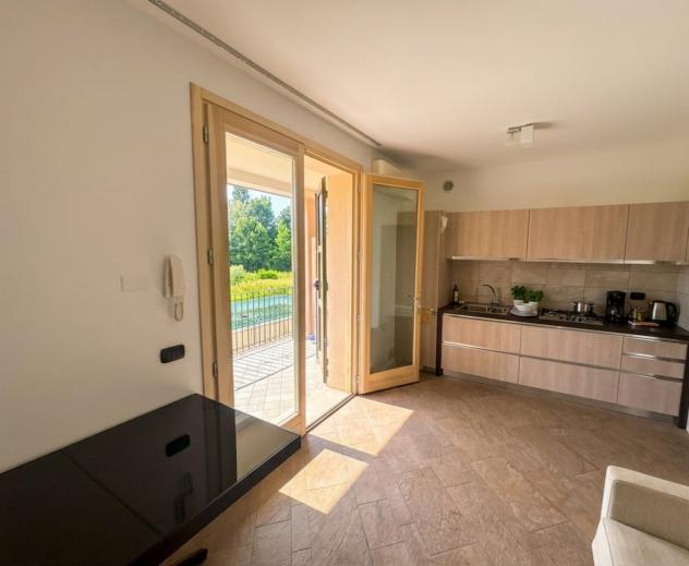 Bilocale con balcone, box auto e piscina - Foto 6