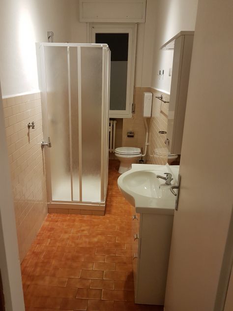 Stanza matrimoniale per brevi e lunghi periodi, tutto compreso (550 euro) - Foto 6