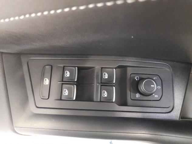 Volkswagen T-Roc 2.0 TDI SCR R-Line DSG - Foto 9