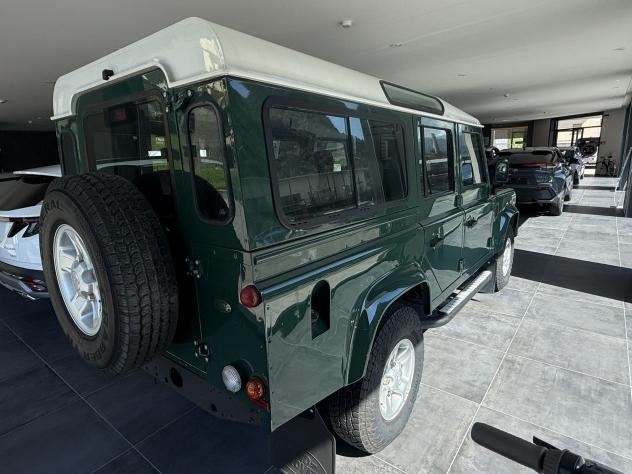 Land Rover Defender Defender 110 2.5 td5 SE SW | 9 POSTI AUTOVETTURA - Foto 4