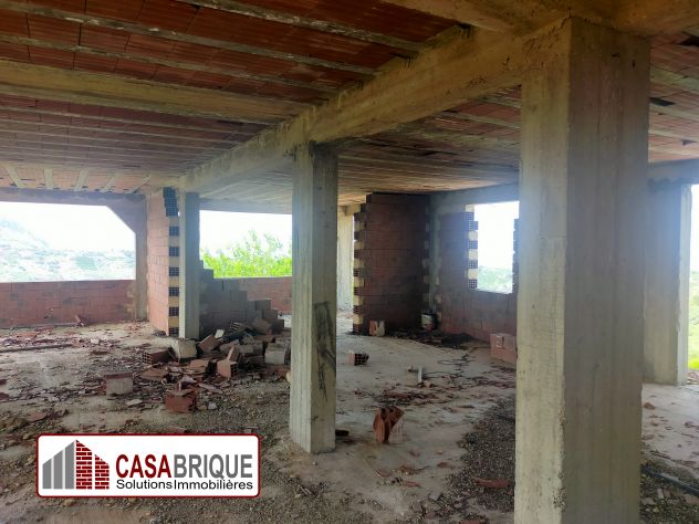 Struttura grezza panoramica con giardino, vista mare e monti - Foto 9