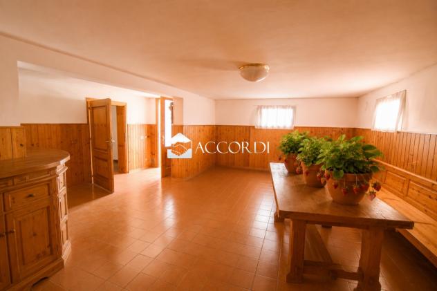 CASA INDIPENDENTE di 9 vani e di 209 mq (MONTEBELLUNA) rif. PE16 - Foto 3