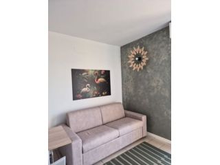Cislago monolocale ristrutturato con box 700eu
