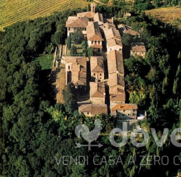 Rustico / Casale di 16000 m² con più di 5 locali in vendita a Rapolano Terme