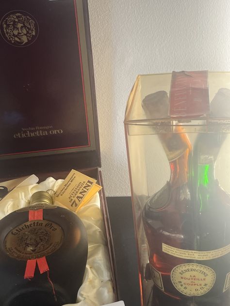 Importante quantitativo di bottiglie di liquore antiche. - Foto 2