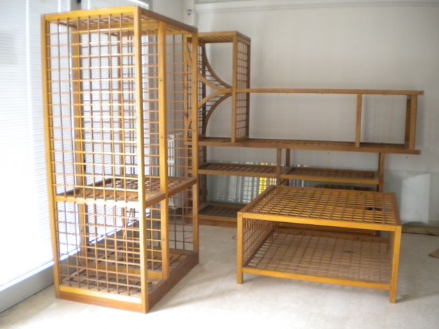 Scaffalatura componibile in legno rovere.