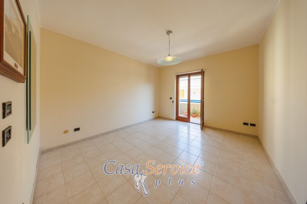 Ampio appartamento con vista mare e box auto - Foto 5