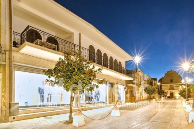 Casa indipendente di 800 m² con più di 5 locali in vendita a Torricella