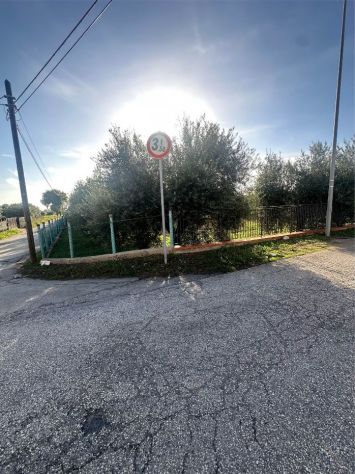 Terreno angolare fronte strada - Foto 10