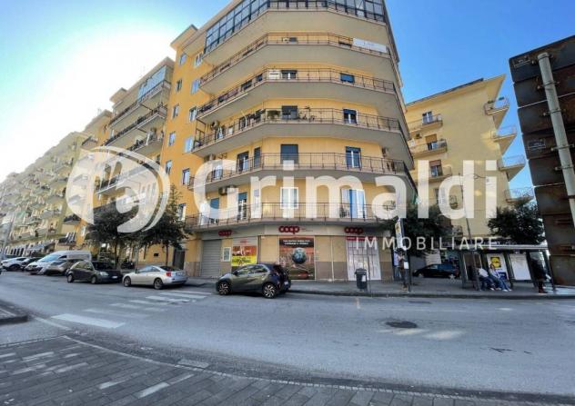 Oltre 3 vetrine in affitto a Salerno - Foto 15