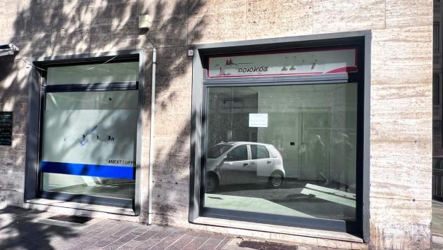 Oltre 3 vetrine in affitto a Savona - Foto 12
