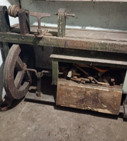 Tornio antico da falegname da museo