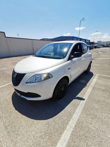 Lancia Ypsilon 1.2 69 CV 5P. GPL Ecochic Silver - Foto 3