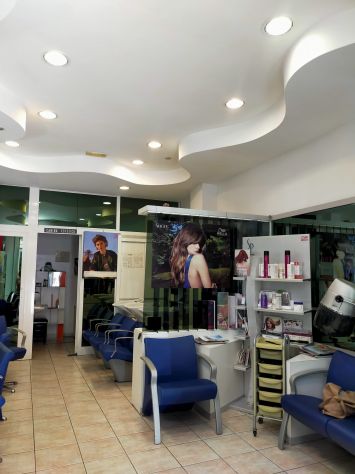 Cedesi Parrucchiere con cabina estetica Roma - Foto 3