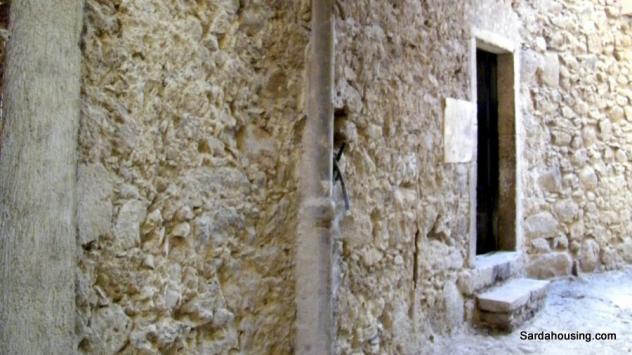 Nel centro storico di Santu Lussurgiu, antico borgo della Sardegna centro-occidentale, vi proponiamo una particolare casa storica ristrutturata in par - Foto 14