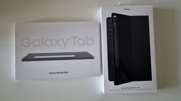 Samsung Galaxy Tab S10 FE 5G 12/256GB + Book Cover Keyboard NUOVI