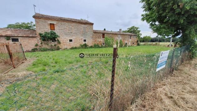 AEREOPORTO: Vendesi casale da ristrutturare a fano - zona aeroporto: ottima visibilità, ideale per attività ricettiva o commerciale!
hai un progetto a - Foto 4