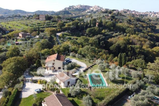 Rustico / Casale di 1050 m² con più di 5 locali e posto auto in vendita a Montepulciano - Foto 3