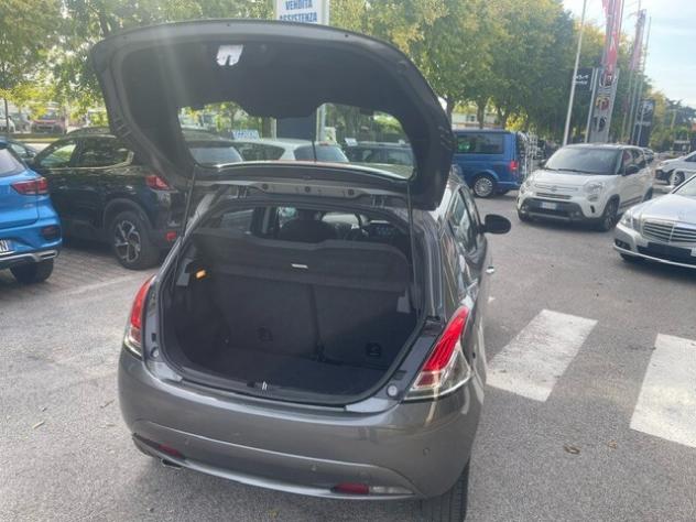 Lancia Ypsilon 1.0 FireFly Hybrid Gold - Foto 8