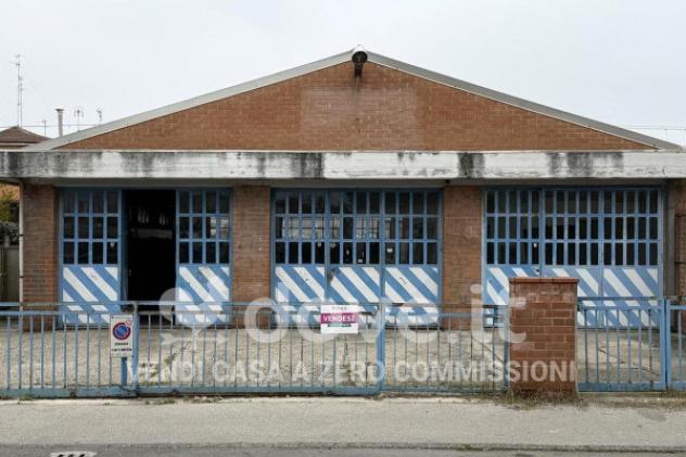 Casa indipendente di 198 m² con più di 5 locali e box auto in vendita a Ferrara