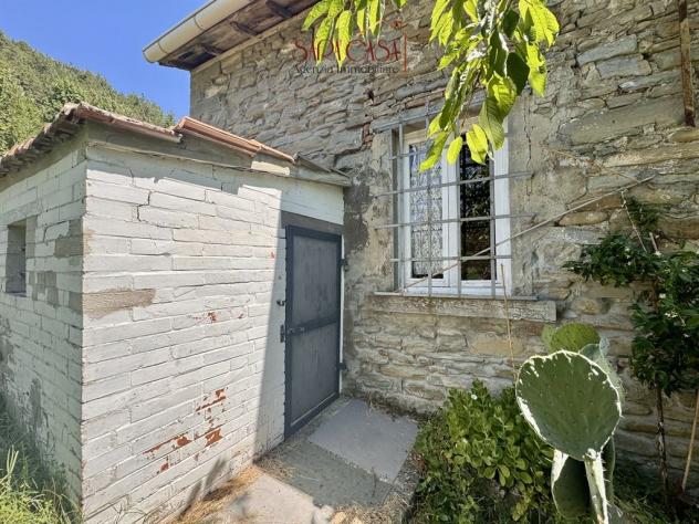 Appartamento con ingresso indipendente, ampio giardino e annessa casa in sasso - Foto 14