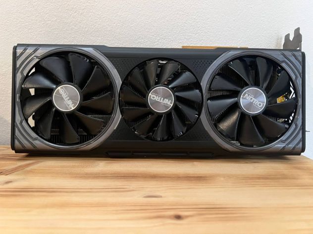 Scheda Video Sapphire RX Vega 64 Nitro+ 8GB - Foto 2