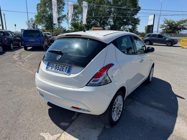 Lancia Ypsilon 1.2 BENZINA 69CV SILVER 2016 - Foto 3