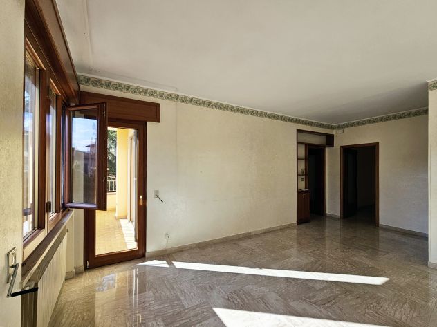 VENDESI APPARTAMENTO CON ASCENSORE, GARAGE E CANTINA IN VIA EMILIA, 7 – VENOSA