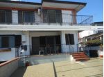 1915/TAVERNAZARONE Villetta a schiera capotesta di mq 150 a su tre livelli  &hellip;